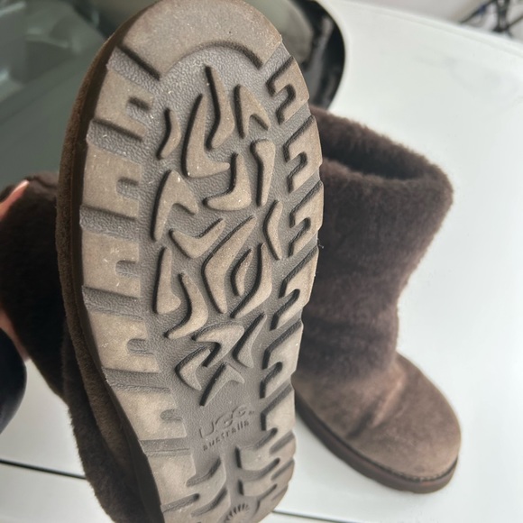 Ugg size 8 - Picture 2 of 4